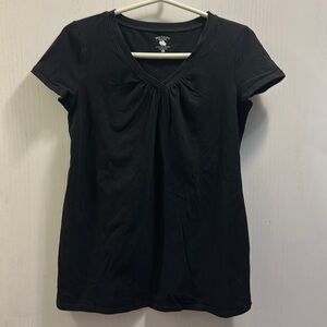 two hearts Maternity T Shirt. Short sleeve. Black. V neck. Size medium